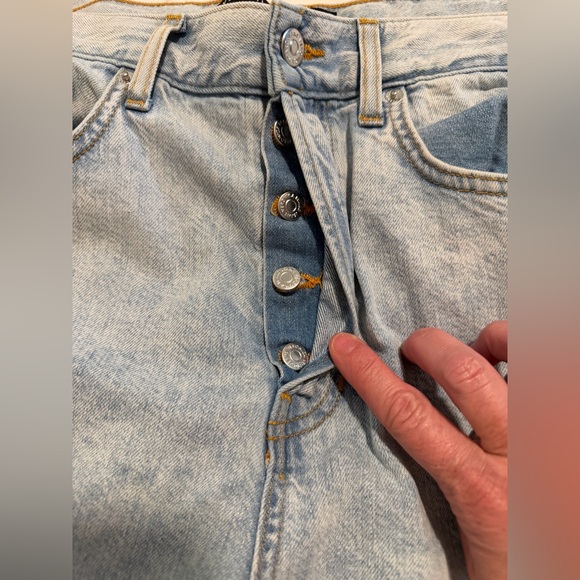 Veronica Beard Taylor Relaxed Wide Leg Jeans High Rise Light Wash Frayed Hem 31 - Picture 3 of 14